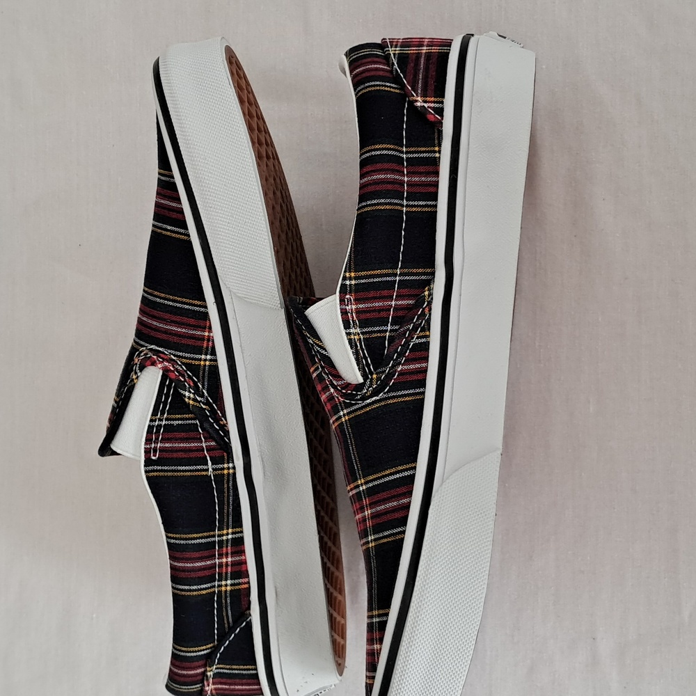 Vans Classic Slip-On Shoe. Woman's Size 8, Mens Size 6.5. Navy Blue Plaid. - Picture 6 of 10